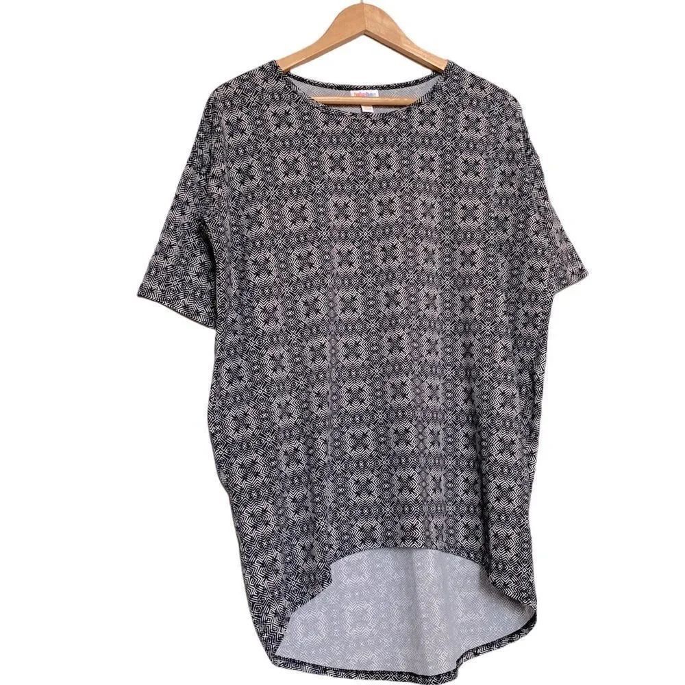NWT Lularoe Irma Geometric Black and White Short Sleeve ToP Size XXS
